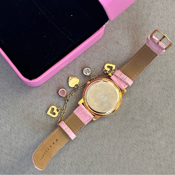 Sanrio Hello Kitty Watch with removable bracelet - Picture 5 of 9